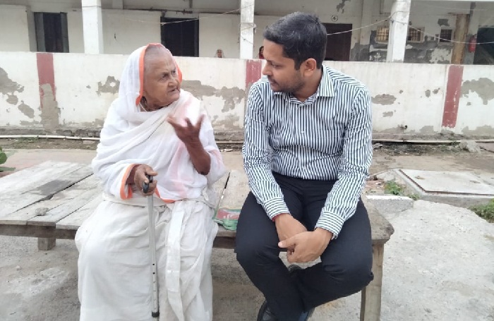 डीएम ने महिला आश्रय सदनों का किया औचक निरीक्षण, पानी, बिजली की समस्या के समाधान के दिए निर्देश