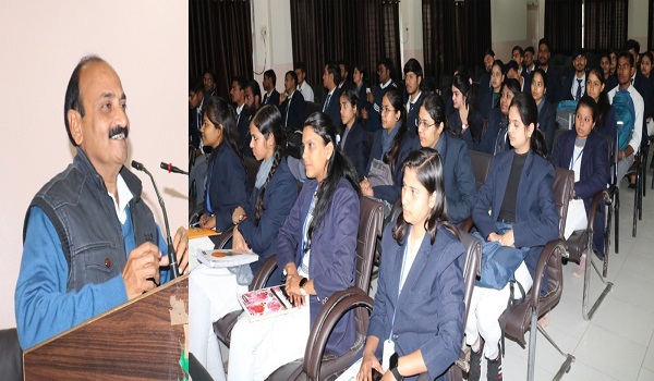 युवा छोटे और मझोले उद्योग खोलकर बनें आत्मनिर्भरः महेश शर्मा
