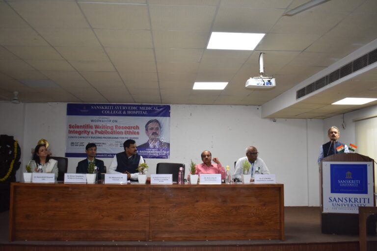 संस्कृति विवि में आयुर्वेद में वैज्ञानिक लेखन, अनुसंधान सत्यनिष्ठा पर गंभीर चर्चा
