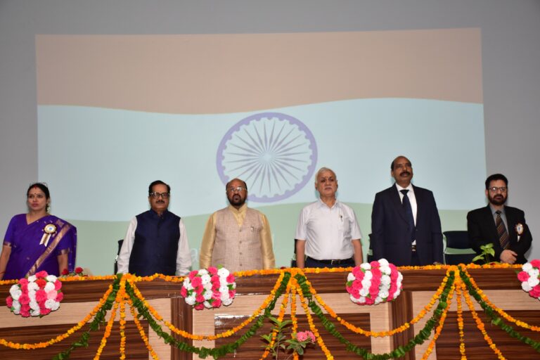 शारदा विश्वविद्यालय आगरा में प्रथम दीक्षारंभ कार्यक्रम का आयोजन हुआ