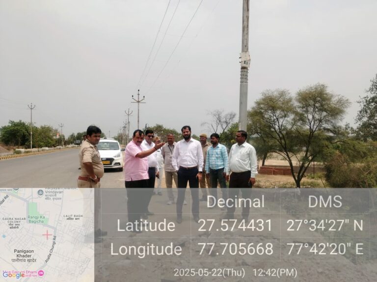 मथुरा।मुख्य विकास अधिकारी मनीष मीना द्वारा जनपद मथुरा में यमुना एक्सप्रेस-वे से वृन्दावन (पागल बाबा मन्दिर) तक (अन्य जिला मार्ग) 04 लेन मार्ग के निर्माण का निरीक्षण किया