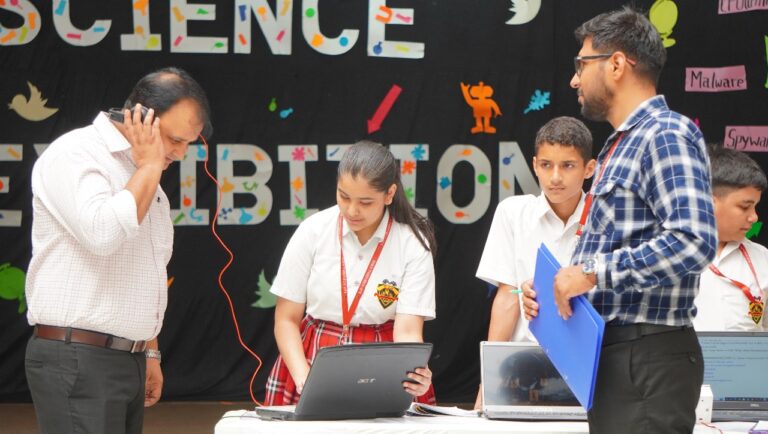 आरआईएस के छात्र-छात्राओं के मॉडलों में दिखी विश्व धरोहर की झलकसामाजिक विज्ञान और कम्प्यूटर प्रदर्शनी में दिखाया बौद्धिक कौशल