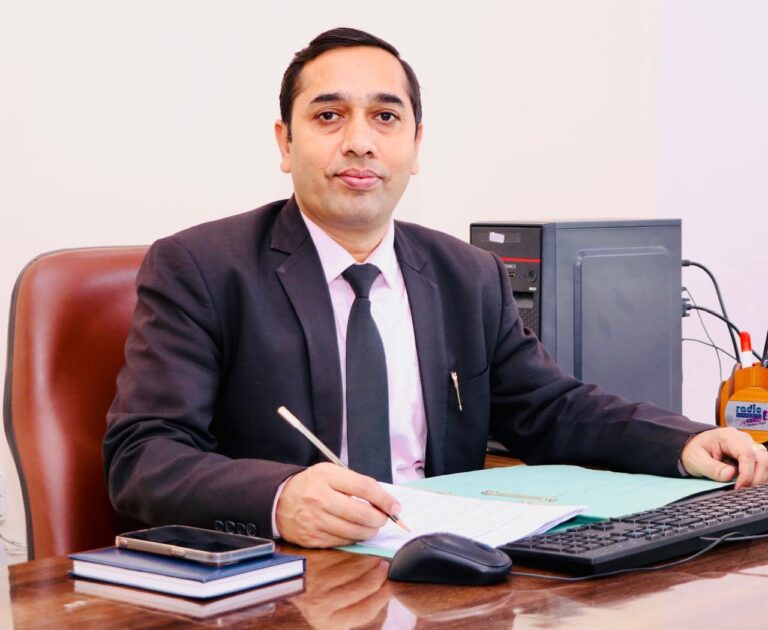 चित्र परिचयःडा. गजेंद्र सिंह