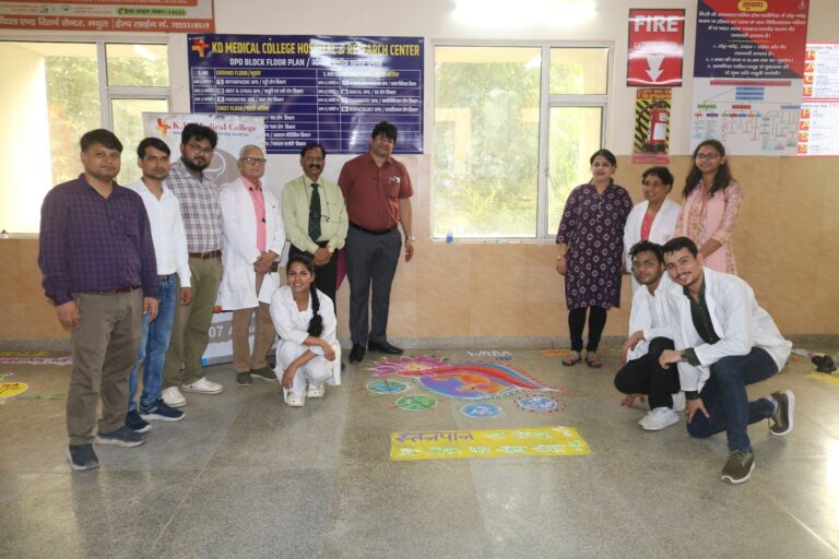 मेडिकल छात्र-छात्राओं ने रंगोली और पोस्टरों से दिया स्तनपान का संदेश