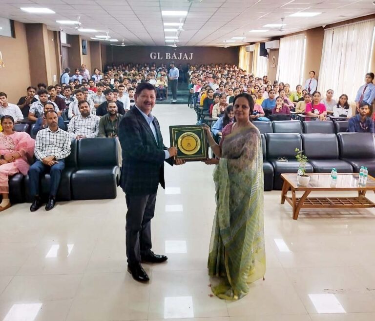 समय के साथ अपग्रेड रहें, साइबर सिक्योरिटी बनेगी भविष्य की नींवजी.एल. बजाज के ओरिएंटेशन प्रोग्राम में नवप्रवेशी छात्र-छात्राओं को दी सीख