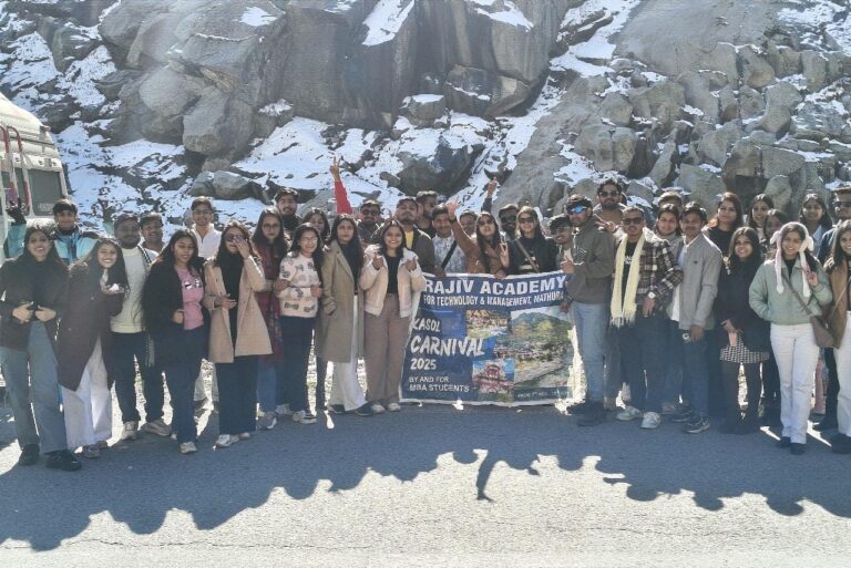 चार दिवसीय शैक्षिक भ्रमण से लौटे राजीव एकेडमी के एमबीए विद्यार्थी