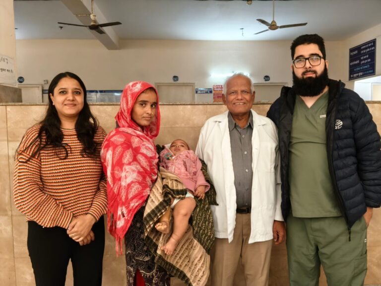 के.डी. हॉस्पिटल में पांच माह के बच्चे को मिली नई जिन्दगी विशेषज्ञ चिकित्सकों ने ऑपरेशन से दूर की आंतों की रुकावट