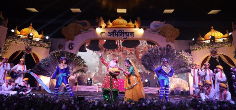 राजीव इंटरनेशनल स्कूल के वार्षिकोत्सव अभिसिंचन में बही सतरंगी छटा