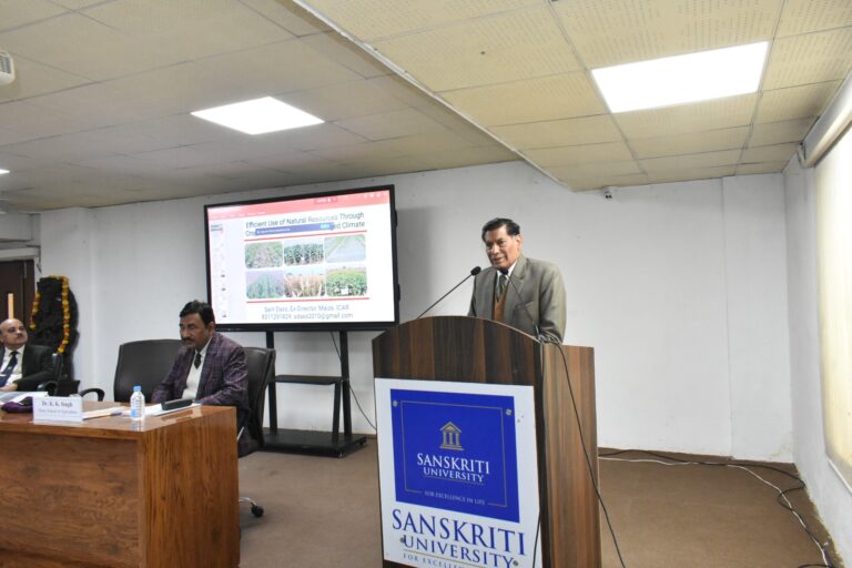 चित्र परिचयः संस्कृति विश्वविद्यालय के सभागार में द्वारा “बदलते मौसम में फसल विविधीकरण के माध्यम से प्राकृतिक संसाधनों का कुशल उपयोग