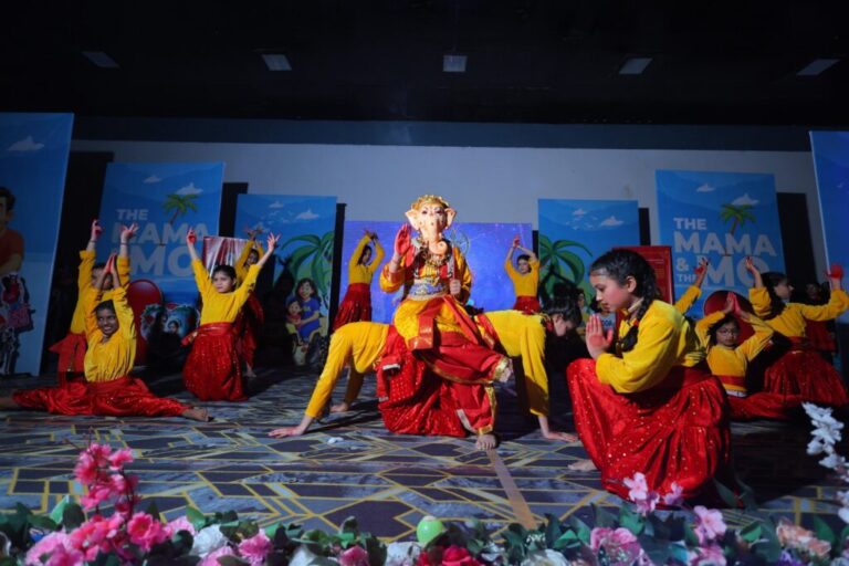 मातृ दिवस पर आरआईएस के नन्हे-मुन्नों ने अपनी प्रस्तुतियों से मोहा मनतू कितनी अच्छी है, कितनी भोली है मां, गीत पर हर कोई हुआ भावविभोर