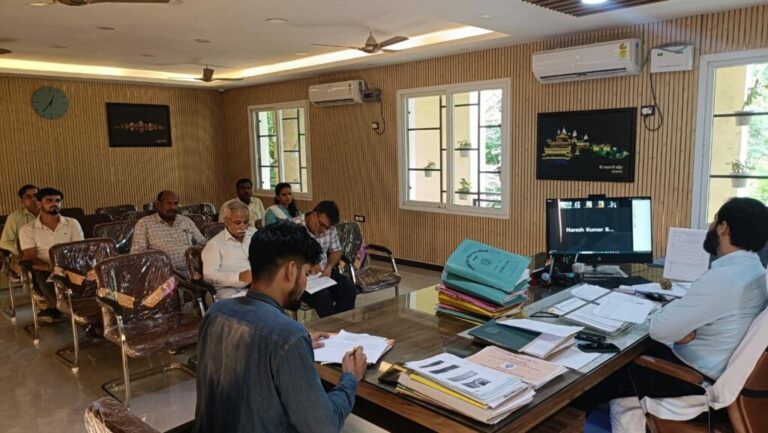 सीडीओ ने जल संचयन को लेकर अधिकारियों संग की बैठक
