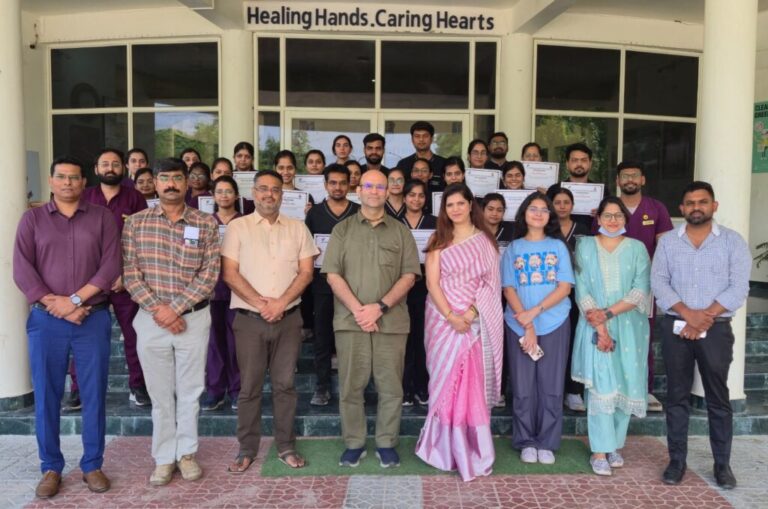 छात्र-छात्राओं को दी नवीनतम दंत चिकित्सा उपचार की जानकारीके.डी. डेंटल कॉलेज में डॉ. शालू महाजन ने साझा किए अनुभव