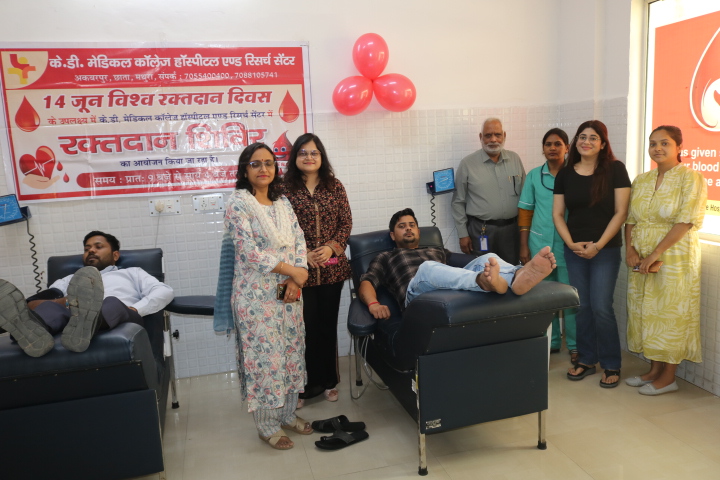 प्रत्येक स्वस्थ व्यक्ति रक्तदान कर बचाए मानव जीवनके.डी. हॉस्पिटल में रक्तदान कर लिया मानव रक्षा का संकल्प